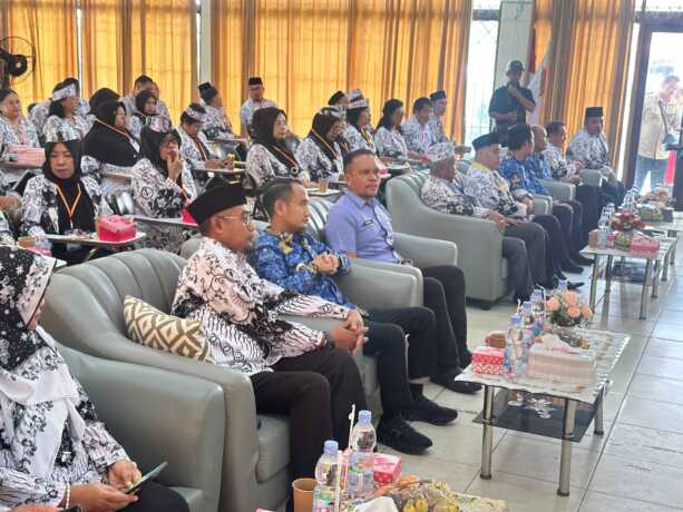 PENDIDIKAN: Wali Kota Palangka Raya, Fairid Naparin menghadiri pertemuan konferensi kota ke XXIII PGRI di Aula BGTK Selasa (17/6/2025). IST
