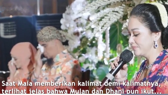 Mulan dan Ahmad Dhani tertangkap kamera saat Maia berikan wejangan ke Al Ghazali.