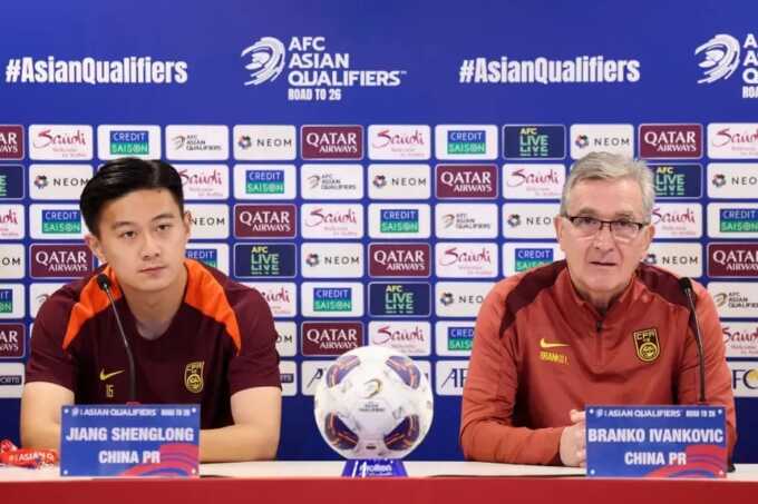 Branko Ivankovic  dan pemain China saat jumpa pers. AFC