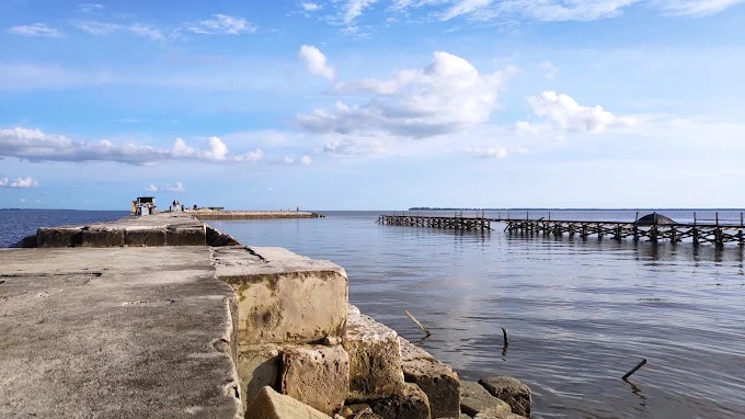 Pantai Kubu di Kabupaten Kotawaringin Barat, Kalimantan Tengah.