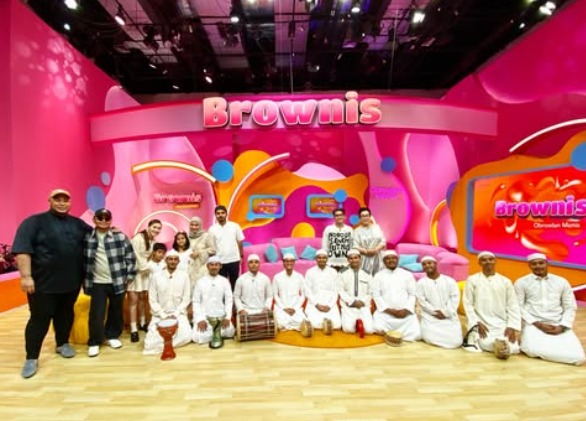 Ivan Gunawan menjadi host di acara Brownis.