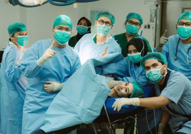 Potret persalinan Aaliyah Massaid.