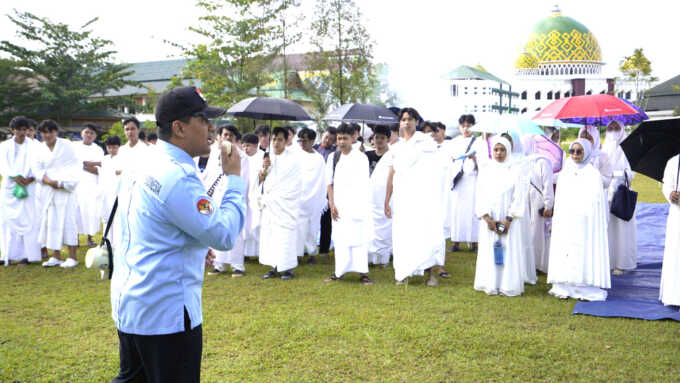 Sebanyak 1000 mahasiswa semester 6 UIN Palangka Raya mengikuti kegiatan praktik manasik haji. HUMAS
