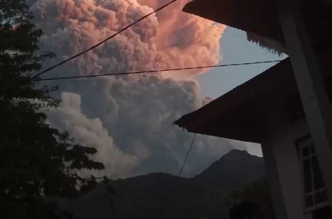 Erupsi Gunung Lewotobi. BNPB