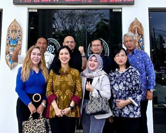 Direktur bersama jajaran direksi PT Kridatama Lancara saat menghadiri sidang di Pengadilan Negeri Sampit, Rabu (18/6/2025)