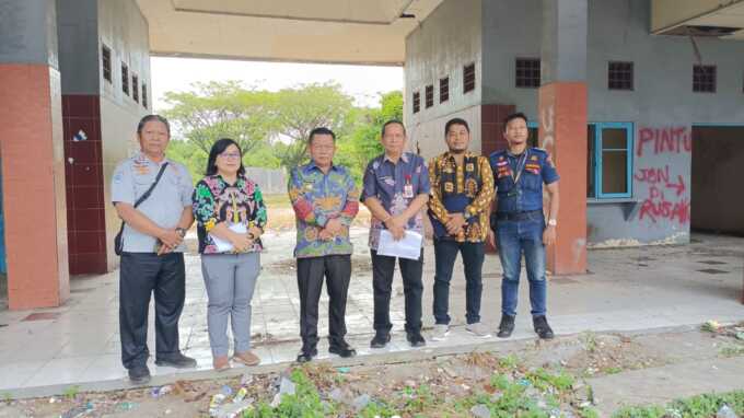 Bupati Kapuas H Muhammad Wiyatno saat meninjau Terminal Banama Tingang, Kamis (19/6/2025).