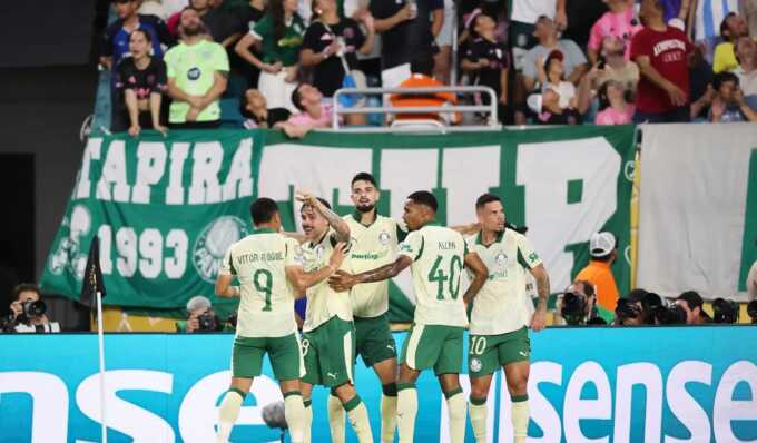 Pemain Palmeiras merayakan gol penyeimbang. FIFA