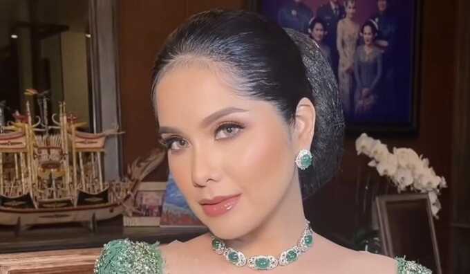 Penampilan Annisa Pohan saat hadir di ngunduh mantu Al Ghazali dan Alyssa Daguise.