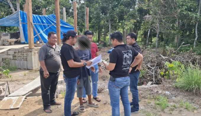 Pemuda Desa Lembeng yang meresahkan mencuri celana dalam akhirnya ditangkap Polsek Dusun Selatan.