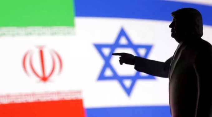 Ilustrasi Presiden AS Donald Trump dengan latar bendera Israel dan Iran menggambarkan ketegangan geopolitik terbaru terkait serangan AS terhadap fasilitas nuklir Iran. (Reuters)