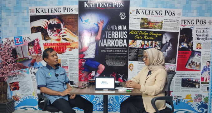 SOSOK INSPIRATIF: Dosen UPR Rony Teguh saat berbincang di Podcast Ruang Redaksi, Kamis (19/6). FOTO: ARIEF PRATHAMA/KALTENG POS