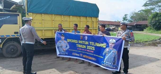 EDUKASI: Satlantas Polres Kotim menggencarkan imbauan dan sosialisasi terkait larangan ODOL. HUMAS