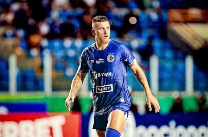 Persija Jakarta tertarik memboyong gelandang bertahan asal Brasil, Fabio Silva dengan menebus pemutusan kontrak atau buy-out clause dari klub lamanya Confianca. (Sumber foto: Luiz Neto)