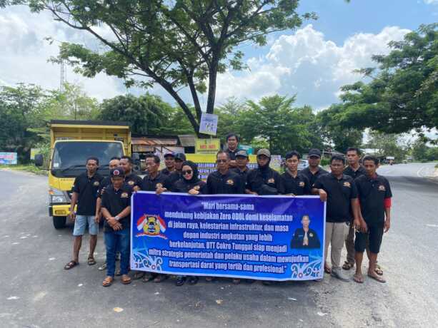 Para anggota Komunitas DTT Cokro Tunggal mendeklarasikan diri mendukung kebijakan Gubernur Kalteng H Agustiar Sabran menertibkan ODOL.