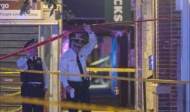 Polisi Chicago menyelidiki lokasi penembakan massal pada Rabu malam di Artis Restaurant and Lounge di 311 W. Chicago Ave. di lingkungan River North. TYLER PASCIAK LARIVIERE/SUN-TIMES