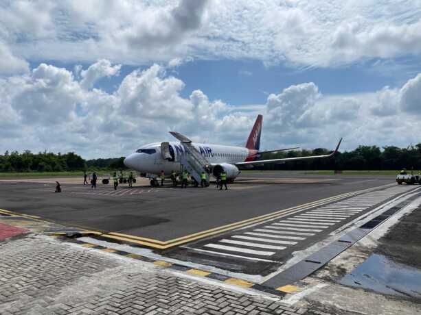 Pesawat NAM Air saat parkir usai mendarat di Bandara Haji Asan Sampit. MIFTAH/KALTENG POS