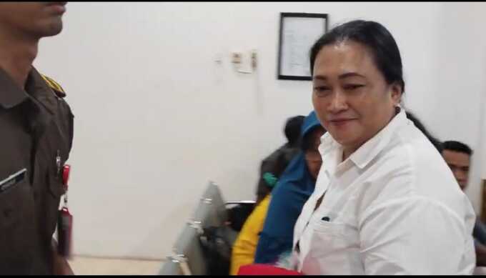 Terdakwa Hesti Wijayanti. AGUS JAYA/KALTENG POS