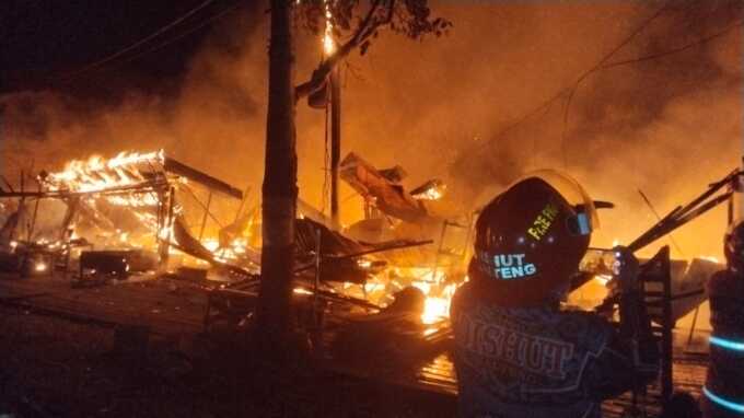 Kebakaran pasar di Kereng Bangkirai. AGUS JAYA/KALTENG POS