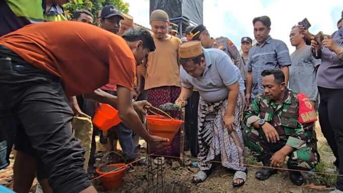 Haji Her bangun 1.000 rumah gratis di Madura.