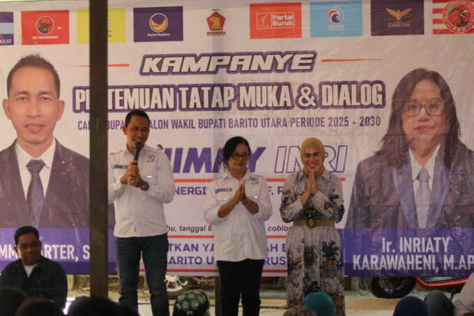 SAMPAIKAN PROGRAM: Warga Desa Rahaden, Kecamatan Lahei tertarik dengan program H Jimmy-Inri saat kampanye, Minggu (13/7).