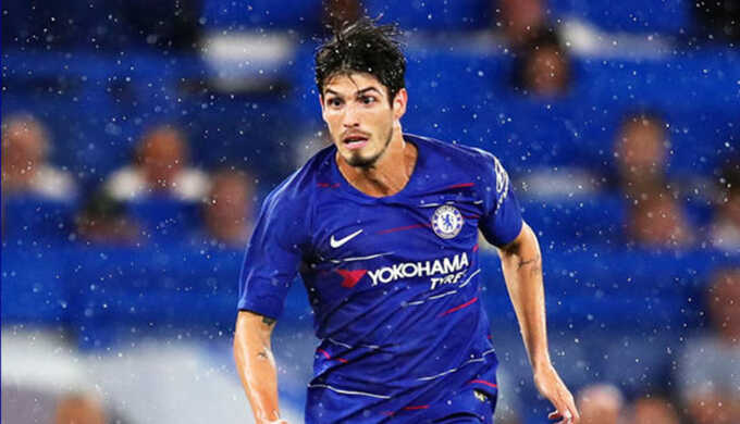 Lucas Piazon.