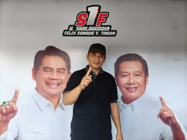 SIAP MENANG: Paslon Shalahuddin-Felix bersama tim relawan gencar melakukan kampanye dan menemui rakyat. FOTO: RENO/KALTENG POS