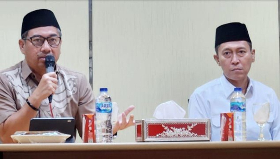 Bupati Bone Bolango Hamim Pou (kiri) bersama Bupati Bolsel Iskandar Kamaru (kanan). (F:humas)