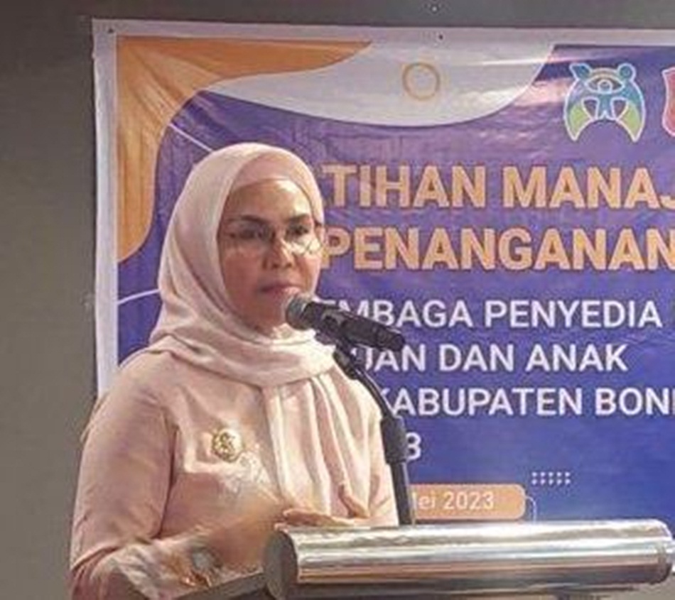 Wakil Bupati Bone Bolango, Merlan S Uloli saat memberikan sambutan di Pelatihan Manajemen dan Penanganan Kasus Perempuan dan Anak,(Humaskab
