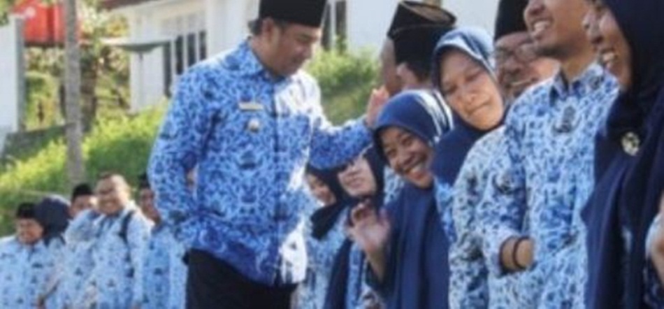 Bupati Hamim Pou saat bersama para ASN dilingkungan Pemerintah Kabupaten Bone Bolango.(hms-Pemkab)