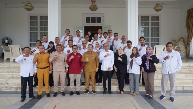Pertemuan silaturahmi  jajaran pengurus Kadin Gorontalo dipimpin Ketua Umum Muhalim Litty dengan Penjabat Gubernur Gorontalo Ismail Pakaya.(Dok:kadin).
