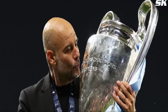 Pep Guardiola akhirnya kembali mencium trofi Liga Champions setelah terakhir kali melakukannya bersama Barcelona. (Sportskeeda)