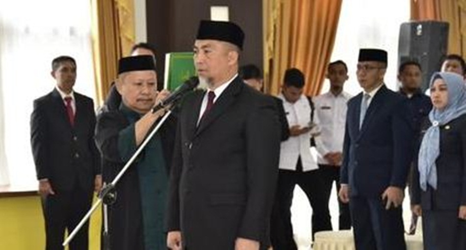 Budiyanto Sidiki saat dilantik sebagai Penjabat Sekretaris Daerah Provinsi (Sekdaprov) Gorontalo oleh Penjagub Ismail Pakaya, bertempat di Aula Rumah Dinas Gubernur (Foto : Nova)