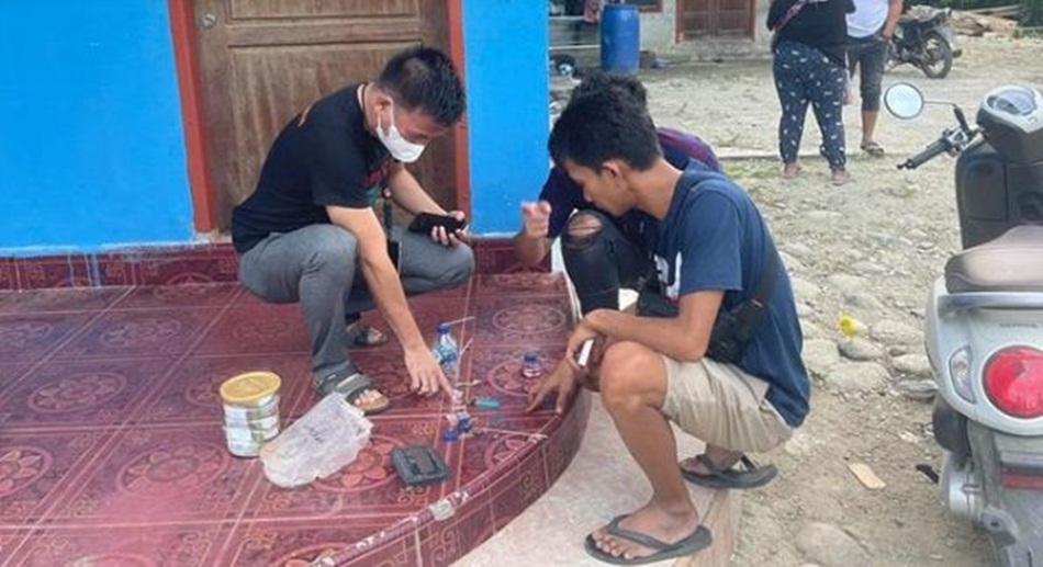 Dua pria berinisial MT (23) dan RD (31) di Kabupaten Pohuwato, Gorontalo diringkus polisi usai kedapatan memiliki narkoba jenis  sabu. Foto: Dok. Istimewa