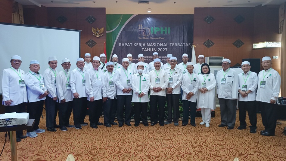 Ketua Umum PP IPHI H Ismed Hasan Putro (ke-7 dari kanan) bersama para Pengurus Wilayah pada Rakernas Terbatas di Hotel  Balairung Jakarta, Sabtu 24/6/2023.(F:istimewa)