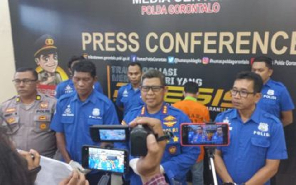Direktorat Pol Airud Polda Gorontalo Gelar Press Conference terkait kasus pemalsuan dokumen pembelian BBM bersubsidi.(hms-pol)