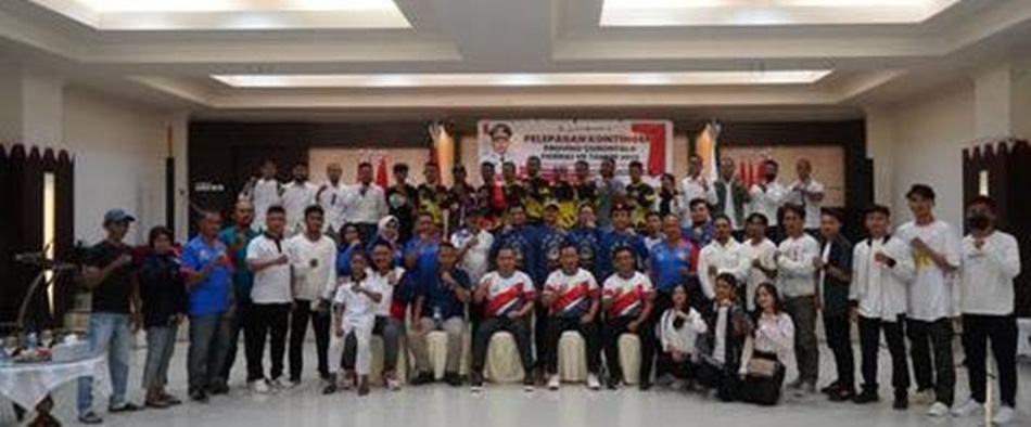 Penjagub Ismail Pakaya saat melepas atlet utusan KORMI Gorontalo bertempat di Aula Rudis Gubernur,(Valen)