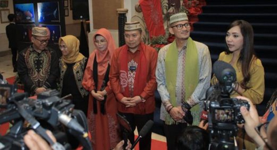 Menparekraf RI Sandiaga Salahudin Uno didampingi Penjabat Gubernur Gorontalo Ismail Pakaya dan istri serta stakeholder lainnya, saat hadir pada pembukaan Discover Gorontalo bertempat di Hotel Borobudu