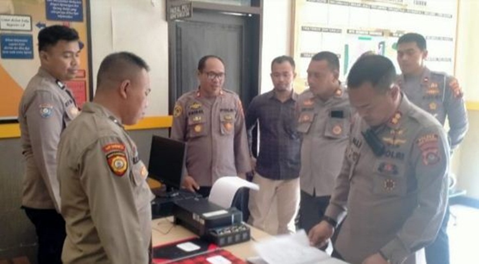 Kapolres Bone Bolango AKBP Muhammad Alli. Yang didampingi para Pejabat utama Polres Polres Bone Bolango saat  melaksanakan asistensi dan pengecekan situasi markas  komando Polsek jajaran.(HMS-POL)