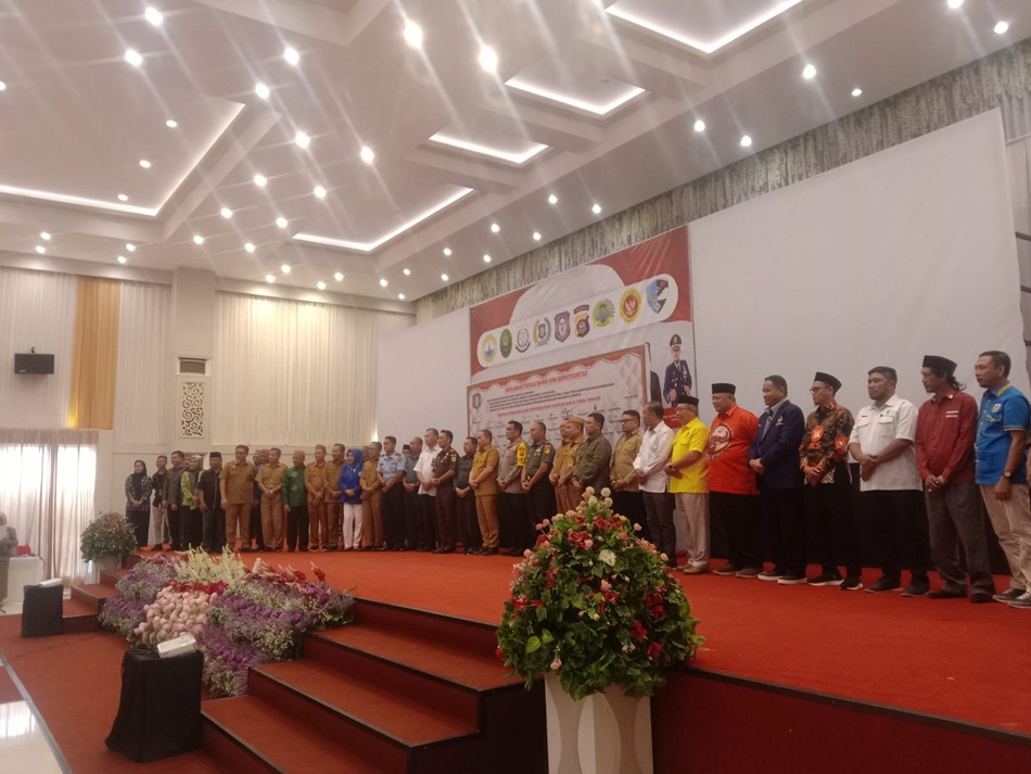 Forkopimda bersama pimpinan partai dan penyelenggara pemilu dan organisasi kemasyarakatan dan pemuda saat menghadiri deklarasi damai berintegrasi (istimewa)