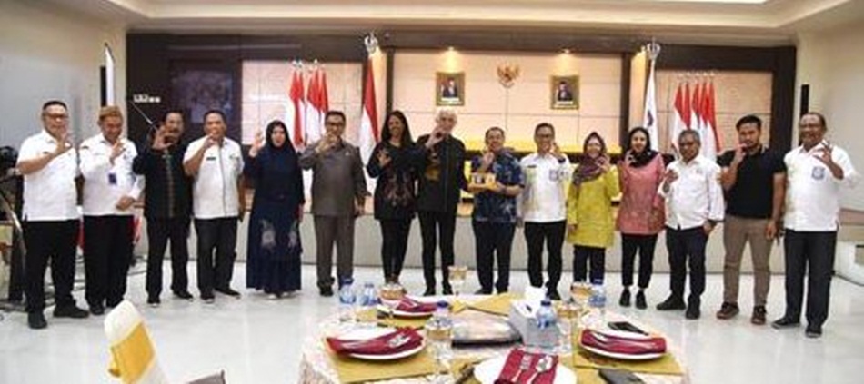 Pemaparan  hasil advisory mission oleh Global Geopark Network  oleh Sekretaris Jenderal Global Geopark Network (Sekjen) GGN Guy Martinidi Aula Rujab Gubernur, Kota Gorontalo(hms-Kmfo)