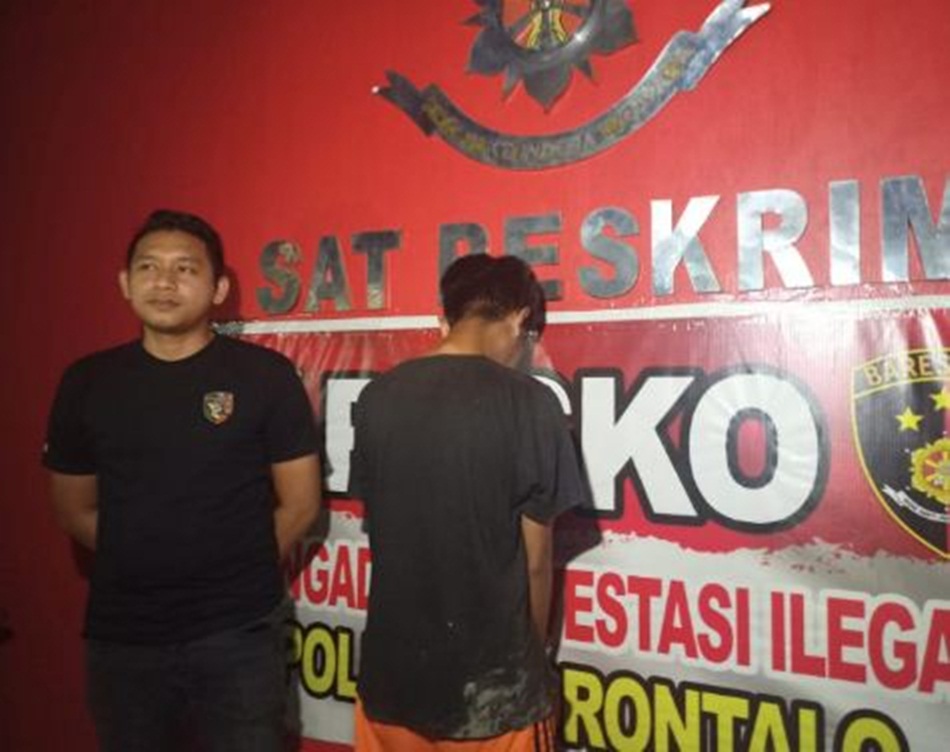 Pelaku penikaman dua warga Gorontalo tewas usai pesta miras saat menyerahkan diri.(hms-pol)