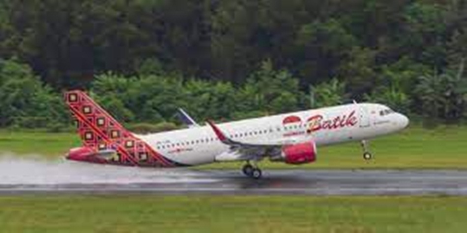 Pesawat Batik Air Tujuan Gorontalo Balik Lagi ke Soetta setelah insiden penumpang rusak jendela (dok.instagram)