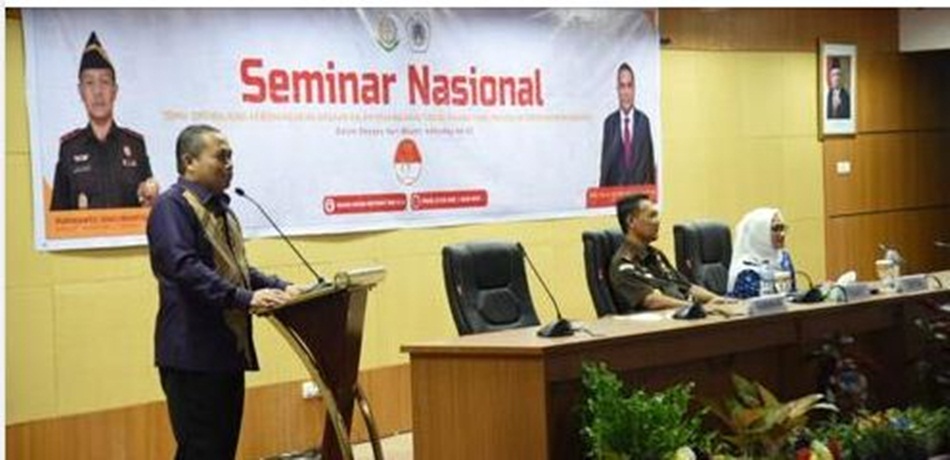 Penjabat Gubernur Gorontalo Ismail Pakaya memberikan sambutan pada seminar nasional dalam rangka Hari Bhakti Adhyaksa ke 63 yang digelar di Universitas Negeri Gorontalo (UNG(Foto: Nova)