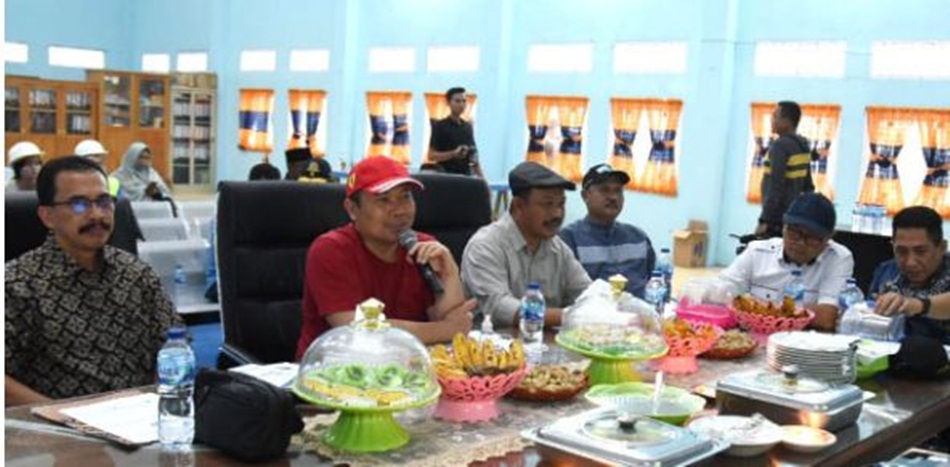 pertemuan Penjabat Gubernur Gorontalo, Ismail Pakaya, Penjabup Boalemo Sherman Moridu dengan jajaran Kantor Unit Penyelenggara Pelabuhan (UPP) Kelas III Tilamuta di Kabupaten Boalemo.(F:hms-Kmfo)