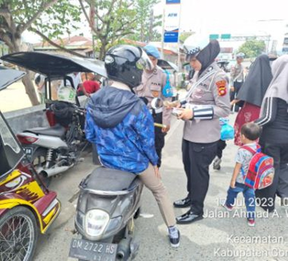 Suasana operasi patuh Otanaha yang berlangsung di jalan Ahmad A. Wahab Desa Bulila Kecamatan Telaga.(hms-pol)