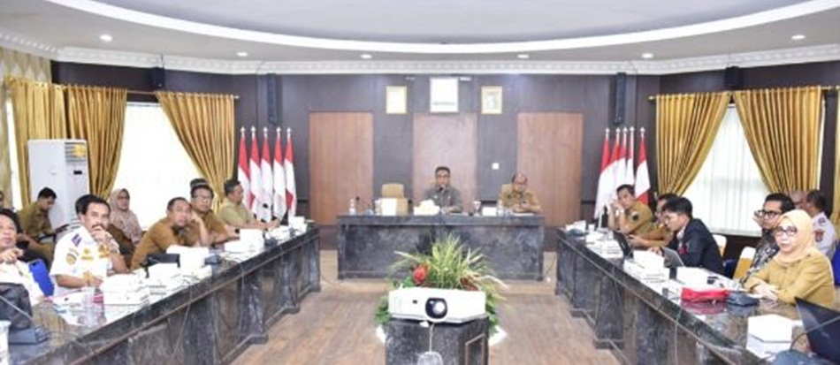 Pemprov Gorontalo Matangkan Pelaksanaan Car Fee Day 23 Juli  Penjabat Sekdaprov Gorontalo Budiyanto Sidiki pimpin rapat persiapan  di Kantor Gubernuran Gorontalo.  (Foto &ndash; Alfred)