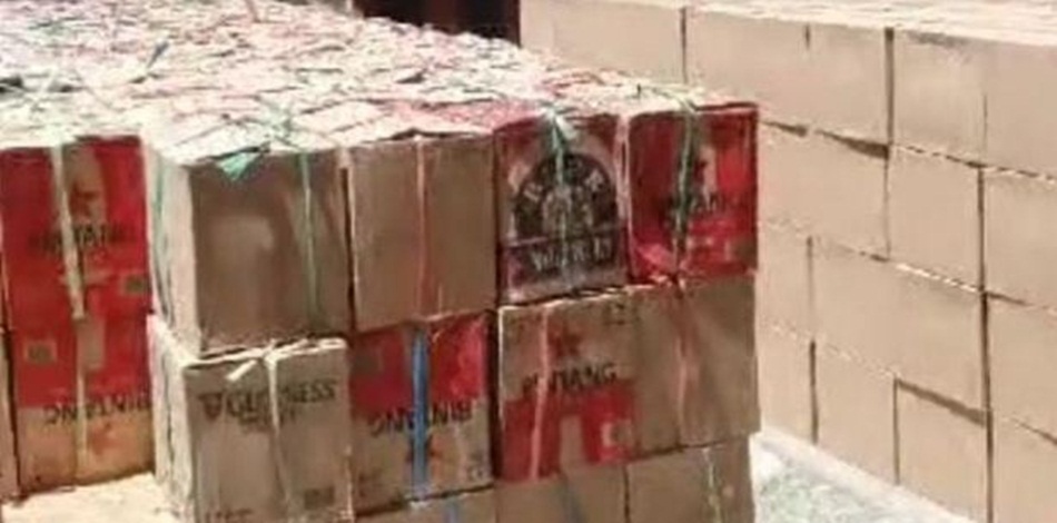 Barang bukti minuman keras 2000 dos yang diamankan Polda saat pengegeledahan gudang di di Desa Dungalio, Kecamatan Bongomeme, Kabupaten Gorontalo.(F:hms-Pol)