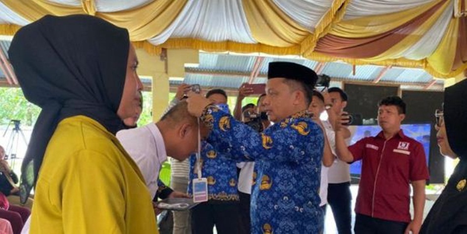Sekda Supandra Nur, ST, saat membuka kegiatan Digitalent Enterpreunship Academy yang disponsori Badan Litbang SDM Kominfo Manado.(Hms-Kmfo)