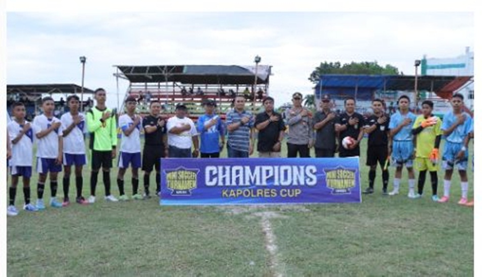 Kapolres Bone Bolango AKBP Muhammad Alli SIK membuka turnamen Sepakbola Kapolres Bone Bolango Cup yang berlangsung   dilapangan desa Moutong Kecamatan Tilong Kabila Kabupaten Bone Bolango.(hms-pol).