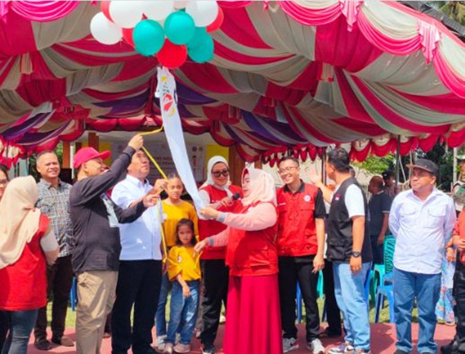 Wakil Bupati Pohuwato, Suharsi Igirisa bersama ketua Ikatan Dokter Indonesia Provinsi Gorontalo dr Tony Mohammad saat melaunching HBDI yang ke 115 di Desa Sipayo, Kecamantan Paguat. (Foto: humas)